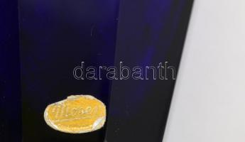 cca 1930 Moser art deco váza, jelzett, anyagában színezett, formába öntött, hibátlan, m: 15,5 cm /
...