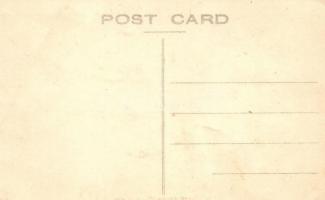 Fumeur d'opium sur le lit de camp. Saigon / Vietnamese Opium smoker (EK)