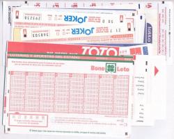 Vegyes: 56db-os lottó, tottó szelvény tétel, kitöltetlenek T:I,I-
Mixed: 56pcs of Lottery and Footb...