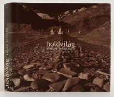 Holdvilág. Ladak arcképe. Szerk.: Simon Katalin. Szabó Zoltán fotóival. hn.,2002, Nap, Szél és Csillagok Kft. Kiadói kartonált papírkötés, kiadói papír védőborítóban.