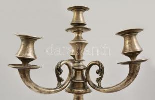 Ezüst (Ag.) historizáló karos gyertyatartópár, jelzett, mesterjeggyel (JL), levehető felső résszel, ...