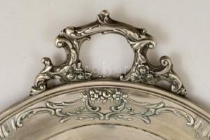 J. C. Klinkosch ezüst (Ag.) műhely (Bécs), historizáló füles tálca, préselt és poncolt díszítésekkel...