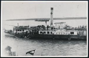 1917 A Kulpa kórházhajó a Duna deltájában, az 1980-as években eredeti negatívról előhívott fotó, 10,5×16 cm