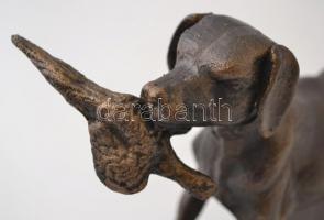 Vadászkutya a fácánnal, festett spiáter, jelzés nélkül, m:13,5 cm, h:21 cm