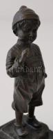 A kis csavargó, jelzett (Schmidt Felling, J.B Deposee), nagy szériás modern bronz figura, m:18 cm