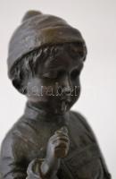 A kis csavargó, jelzett (Schmidt Felling, J.B Deposee), nagy szériás modern bronz figura, m:18 cm