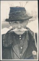 cca 1940-1950 Idős paraszt, 4 db fotó, Kádár György (1912-2002) Kossuth-díjas festő, grafikus, főisk...