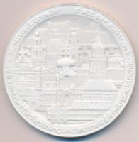 NDK DN Drezda - Technológiai és Mikroelektronikai Kutatási Központ meisseni porcelán emlékérem dísztokban (66mm) T:1,1- GDR ND Dresden - Research Center for Technology and Microelectronics Meissen porcelain commemorative medal in case (66mm) C:UNC,AU