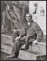 Egy doboznyi vegyes fotó tétel, közte számos portré fotóval, közte tanulmány fotókkal, Kádár György ...