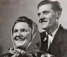 Egy doboznyi vegyes fotó tétel, közte számos portré fotóval, közte tanulmány fotókkal, Kádár György ...