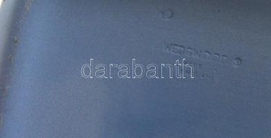 Wedgwood bisquit bonbonier, jelzett, nagyon apró kopásokkal, 10×10×5 cm