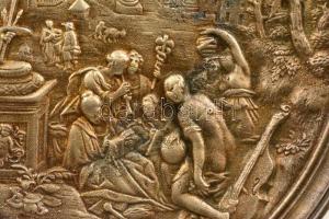 Mitológiai jelenetes spiáter falitál, préselt, jelzés nélkül, d:25 cm