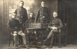 1914 Brassó, Kronstadt, Brasov; Helyőrség étkezdéje, katonák csoportképe. Hátoldalon feliratozva / Garnisonsmenage / garrison's dining hall, interior with soldiers. H. Lang photo (fl)