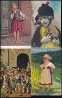 30 db RÉGI motívumlap; gyerekek / 30 pre-1945 motive postcards with children