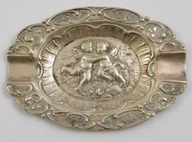 Ezüst(Ag) puttós hamutálka, jelzett, 8,5×6 cm, nettó: 26,9 g