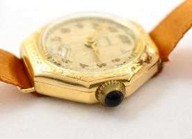 Arany (Au) 14K Edwin női óra, másodpercmutatóval, jelzett, működik, tokon kis sérüléssel, d: 2,2 cm,...