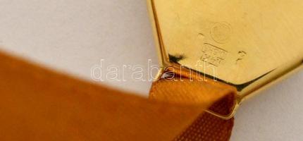 Arany (Au) 14K Edwin női óra, másodpercmutatóval, jelzett, működik, tokon kis sérüléssel, d: 2,2 cm,...