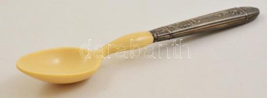 Ezüst(Ag) nyelű csont kanál, jelzett, h: 16 cm