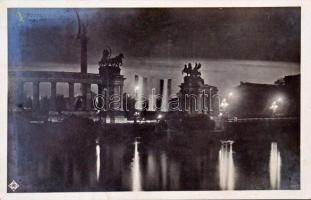 Budapest este - 26 db régi képeslap albumban / at night. 26 pre-1945 postcards in album