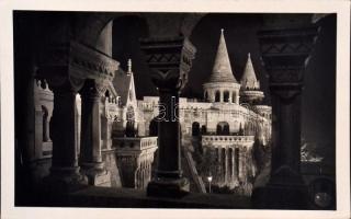 Budapest este - 26 db régi képeslap albumban / at night. 26 pre-1945 postcards in album