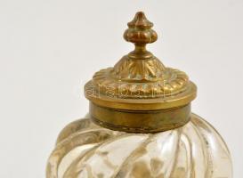 Díszes, áttört peremű réz olajtartó, üveg betéttel, réz kupakkal, jelzés nélkül, az üveg kopásnyomok...