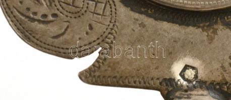 cca 1870-1880 Díszes ezüst (Ag.) övre akasztható kulcstartó Ferenc József 2 Fl érem berakással, ponc...