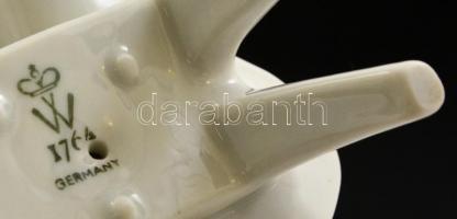 Wallendorf harisnyát húzó kislány, fehérmázas, jelzett, apró kopásokkal, 13,5 cm