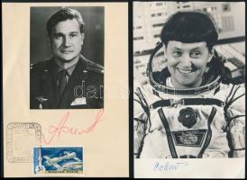 Űrhajósok aláírásao emléklapokon, összesen 9 db aláírása: Sigmund Jahn, Farkas Bertalan, Magyari Bél...