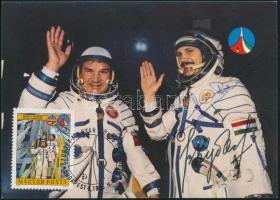 Űrhajósok aláírásao emléklapokon, összesen 9 db aláírása: Sigmund Jahn, Farkas Bertalan, Magyari Bél...