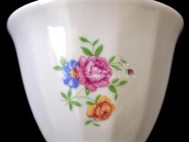 Román porcelán likőrös poharak, 6 db, kézzel festett, jelzett, egészen apró lepattanással, m: 4 cm