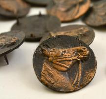 17 db lófejes fémveret, d: 2,5 cm