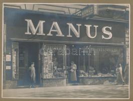 Budapestm VIII. József Krt. 10-12. Manus szőnyeg, fonal, gobelin üzlet portálja, valamint belseje és...