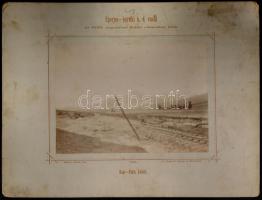 1893 Az eperjes-bártfai helyi érdekű vasút Kapi és Finta között az 1893. augusztus 11-i vízáradás után, nagyméretű fotó id. Divald Károly (Eperjes-Bártfafürdő), kartonra ragasztva, 14×19,5 cm