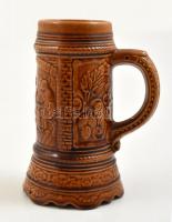 Vadászmotívumos mázas kerámia korsó, alján kis kopásokkal, m: 19 cm