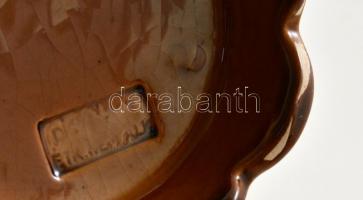 Vadászmotívumos mázas kerámia korsó, alján kis kopásokkal, m: 19 cm