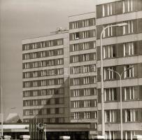 cca 1970 Budapest, XXII. kerület, Budafokon és Nagytétény épületei, utcái, lakói, 21 db vintage nega...