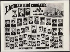 1965 Budapest, Landler Jenő Gimnázium tanárai és végzős diákjai, kistabló, hátoldalán aláírásokkal, 18x24,5 cm
