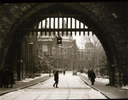 cca 1925 és 1968 között Budapesten készült városképek, látképek, épületfotók, éjszakai felvételek, s...