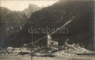 Landro (Südtirol), Hotel damaged by the war, WWI military, photo