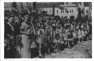 1940 Sepsiszentgyörgy, Sfantu Gheorghe; bevonulás honleányokkal / entry of the Hungarian troops with compatriot women "1940 Sepsiszentgyörgy visszatért" So. Stpl
