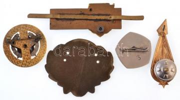 5db-os vegyes militária tétel, közte "Önkéntes határőr" jelvény és "Társadalmi Erdei ...