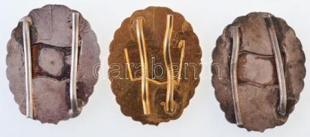 3db-os vegyes militária tétel, benne "Kiváló rajparancsnok", "Élenjáró szakaszparancs...