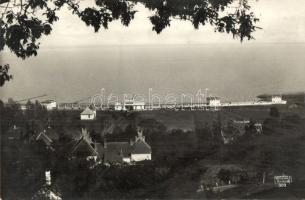 Balatonalmádi, Fövenyfürdő, villa. Kiadja Kálmán István (kis szakadás / small tear)