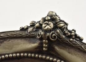 cca 1900 alpakka tojástartós talpas kínáló, vésett mintákkal, jelzés nélkül, m:9,5 cm, d:30,5 cm