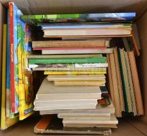 Vegyes mesekönyv és gyerekkönyv tétel, számos érdekes darabbal (Walt Disney, Mazsola és Tádé, Pöttyö...