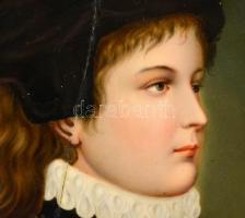 cca 1900 kézzel festett porcelán női portré, hátoldalán karcolt T jelzéssel, több helyen törött, rag...