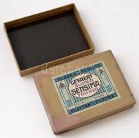 cca 1925 Négy katona, szobalányok szerepében (porolóval, seprűvel, felmosó vödörrel), vintage üvegle...