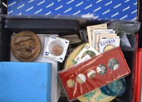 Vegyes, kisebb ládányi numizmatika tétel, főleg pénzérmék dobozokban és berakólapokon T:vegyes