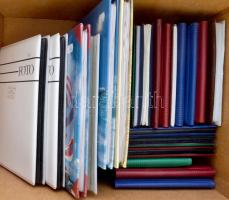 24 db kis alakú képeslapalbum dobozban / 24 small sized postcard albums in a box