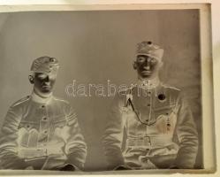 cca 1916 és 1940 között, katonákról készült felvételek, többen kitüntetéseket viselnek, 13 db vintage üveglemez negatív, 4x6 cm és 12x16 cm között